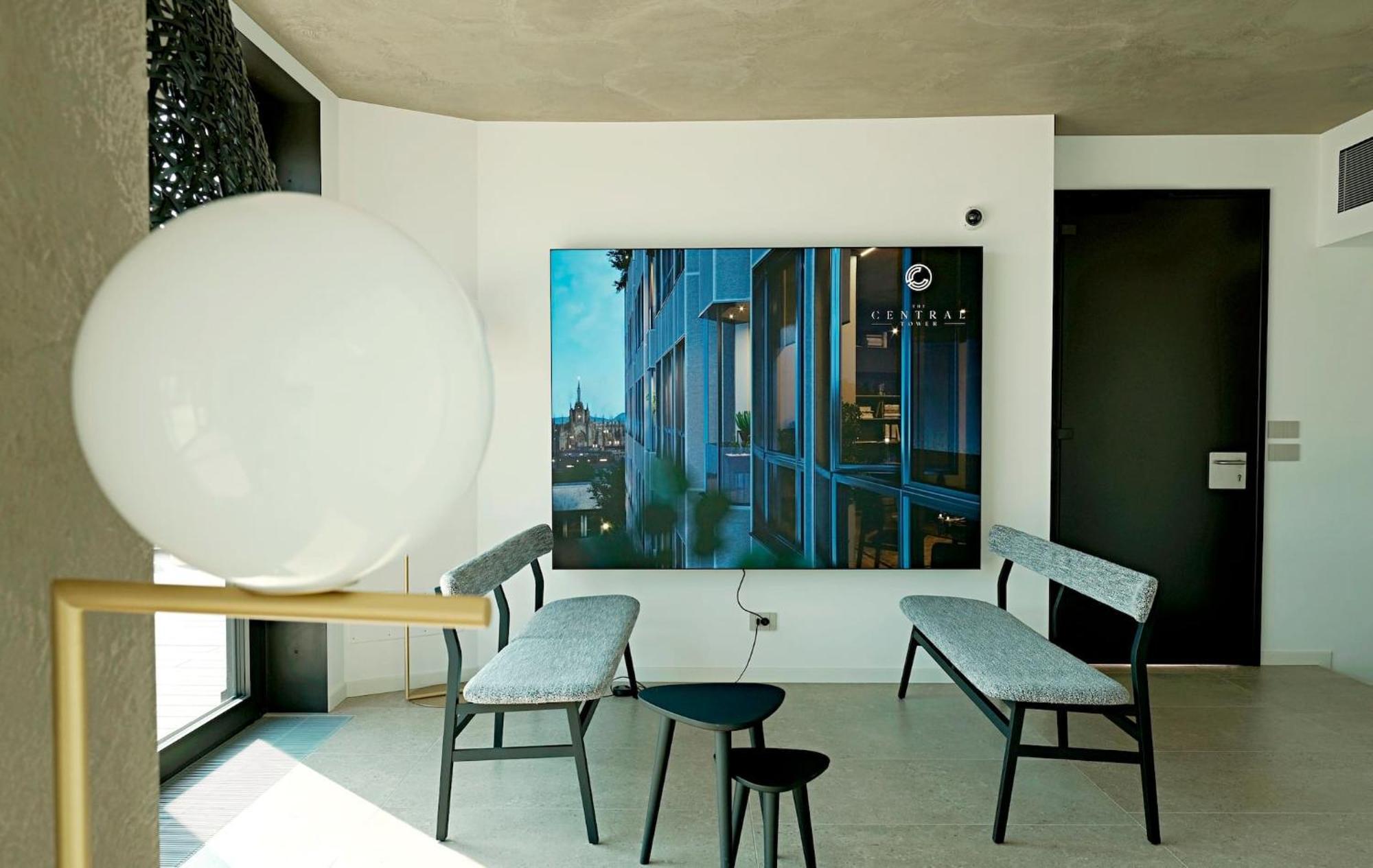 San Babila Central Tower With Panoramic Terrace Overlooking Duomo By Rentopolis Milan Exterior photo