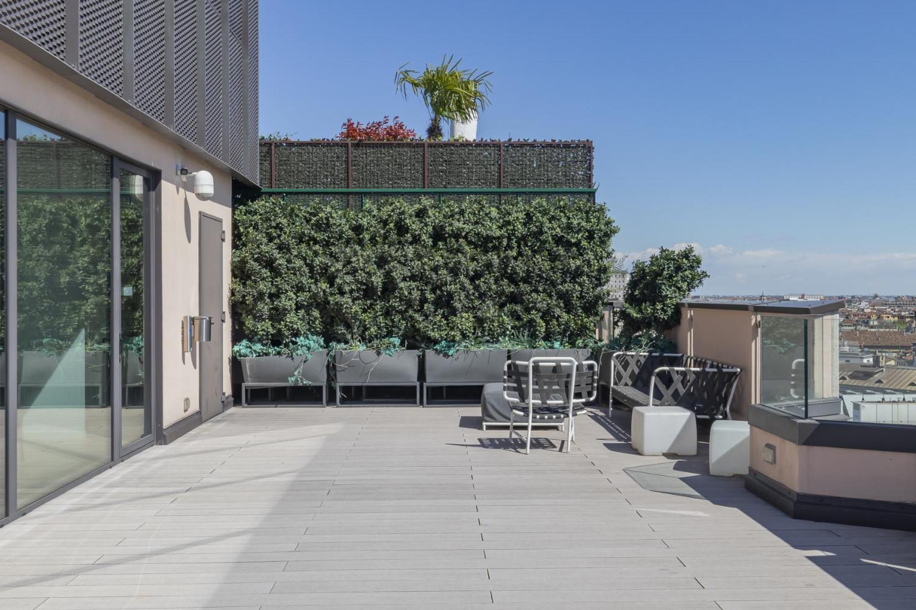 San Babila Central Tower With Panoramic Terrace Overlooking Duomo By Rentopolis Milan Exterior photo