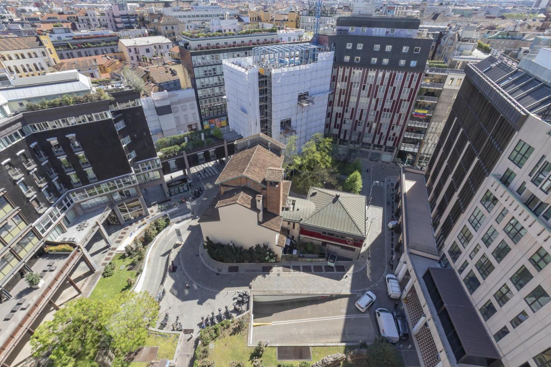 San Babila Central Tower With Panoramic Terrace Overlooking Duomo By Rentopolis Milan Exterior photo