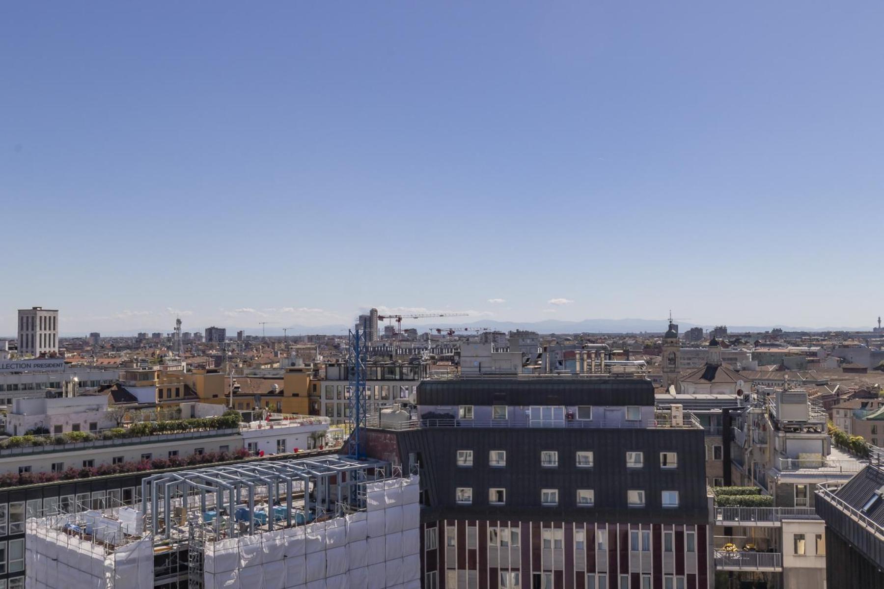 San Babila Central Tower With Panoramic Terrace Overlooking Duomo By Rentopolis Milan Exterior photo