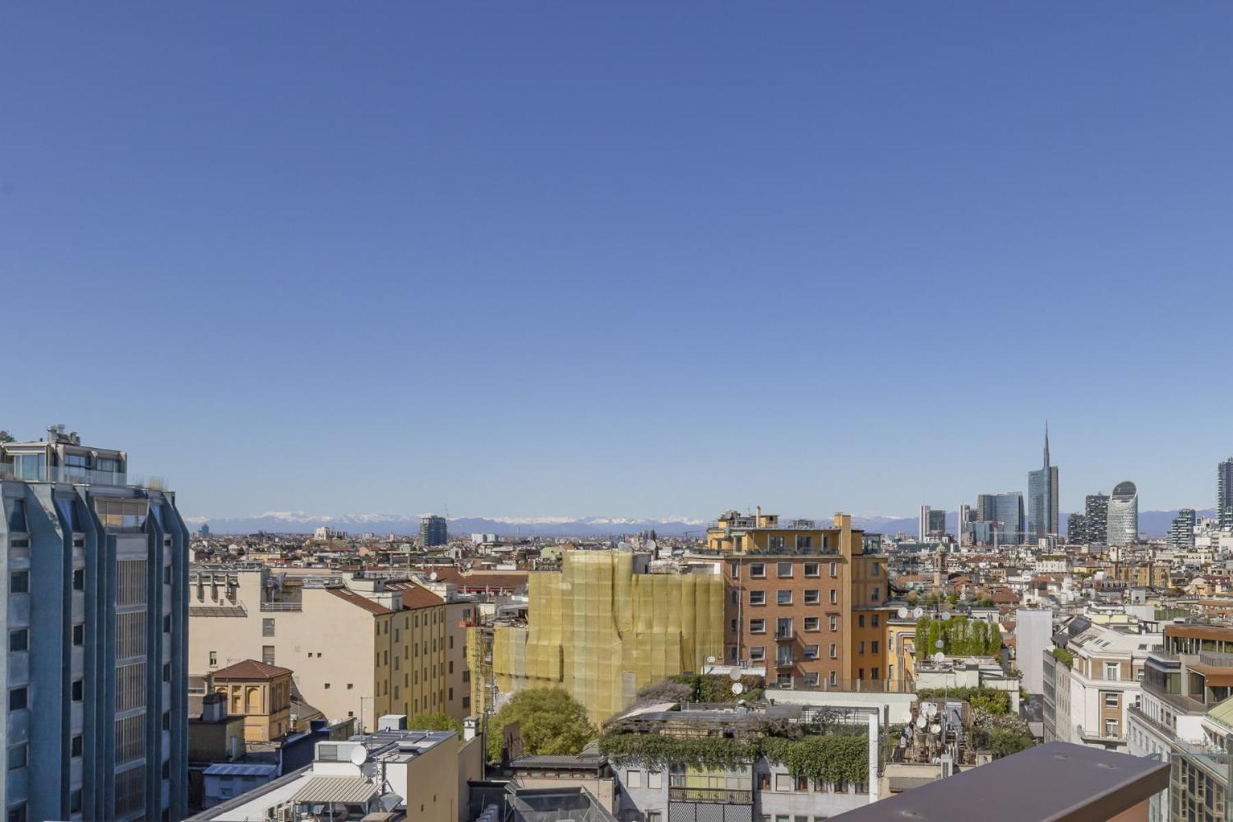 San Babila Central Tower With Panoramic Terrace Overlooking Duomo By Rentopolis Milan Exterior photo