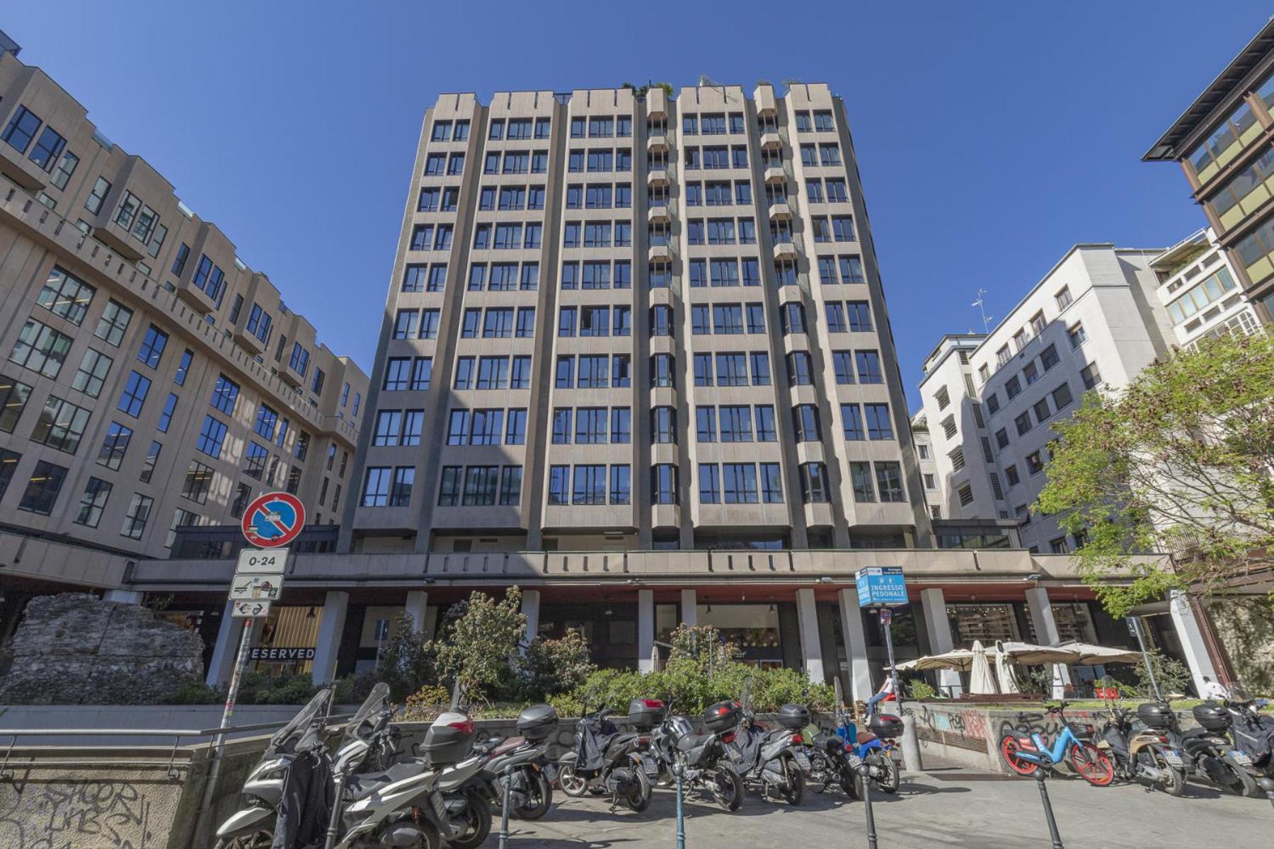 San Babila Central Tower With Panoramic Terrace Overlooking Duomo By Rentopolis Milan Exterior photo